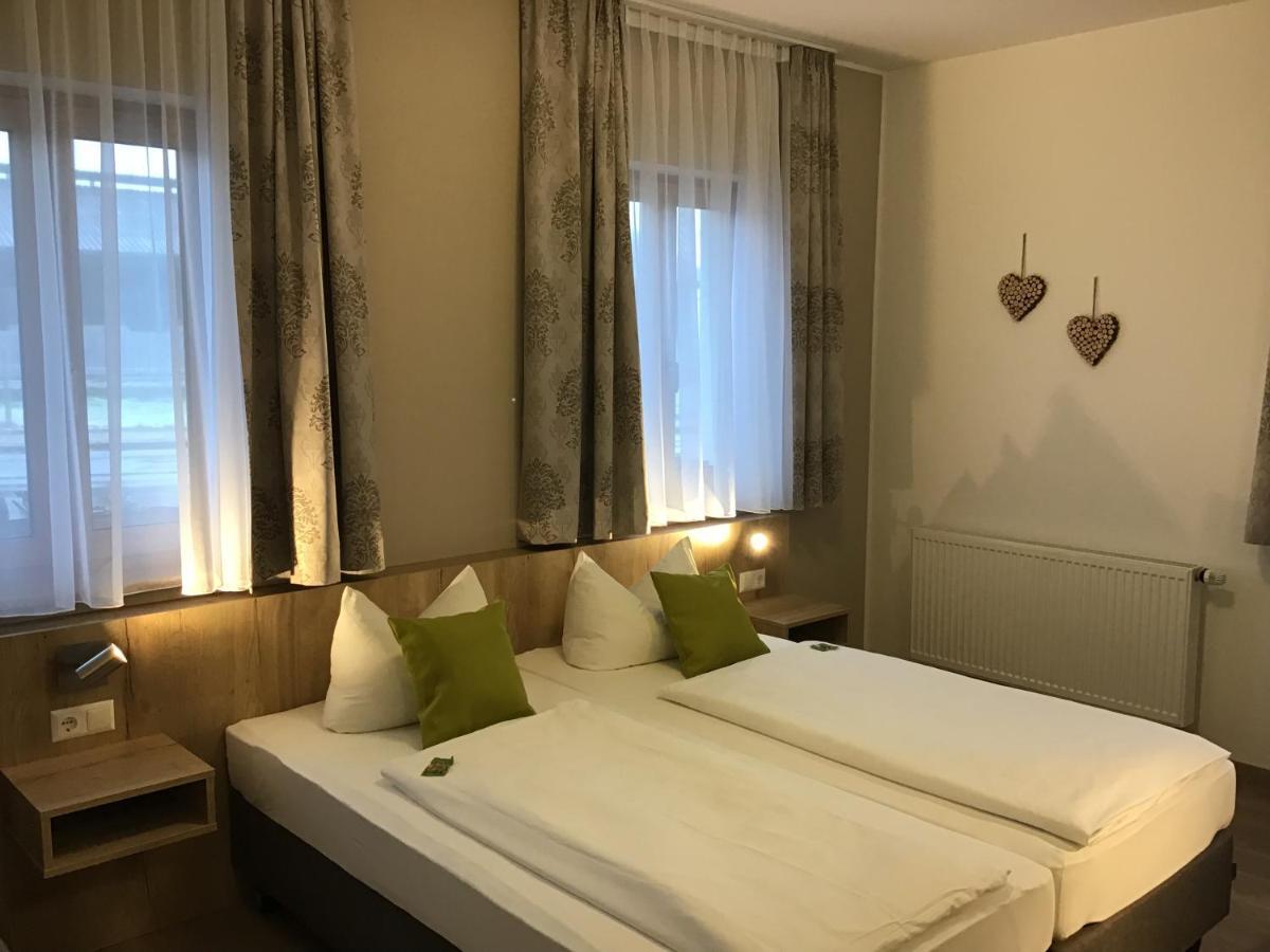 Gasthof Hotel Esterer Розенхайм Екстериор снимка